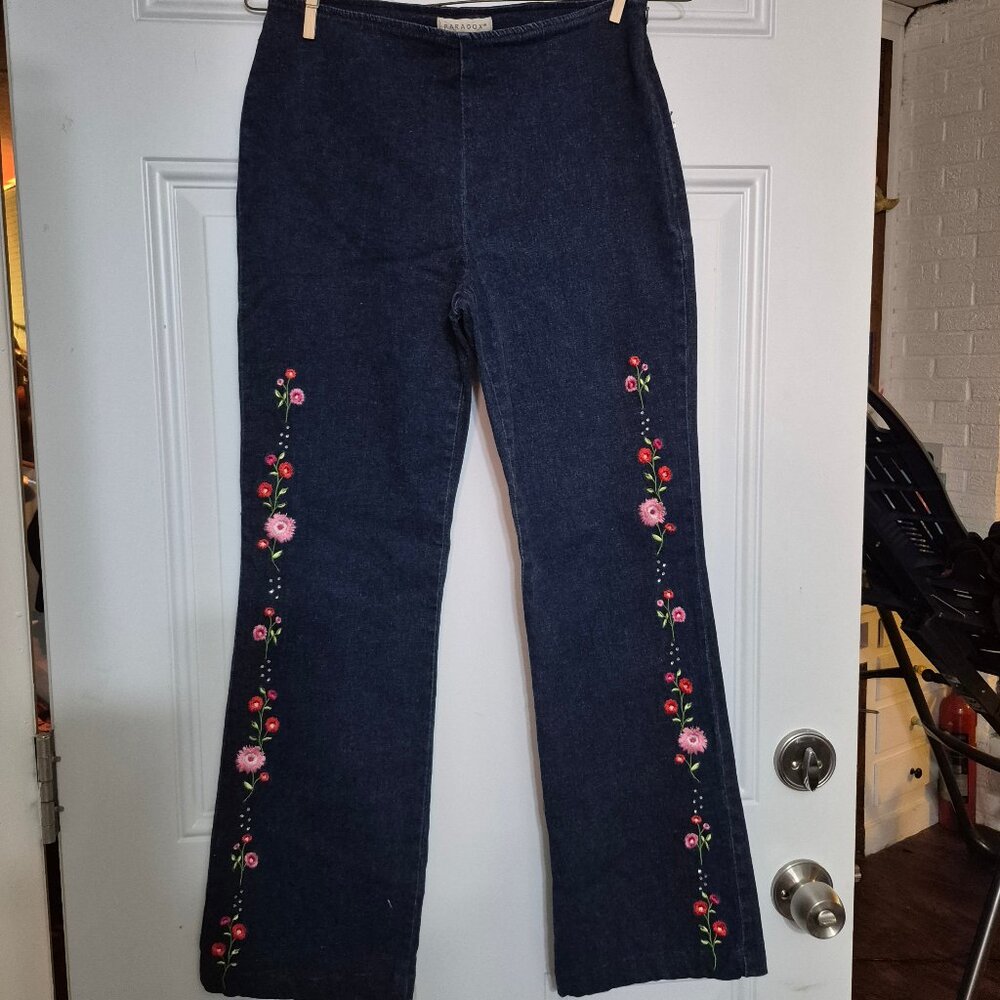 FUN jeans by PARADOX. sz 4. embroidered flowers on legs.